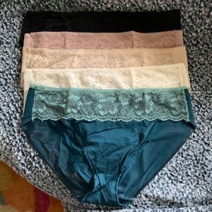 Soma BNWOT hipster lace trim microfiber 5 piece set, large